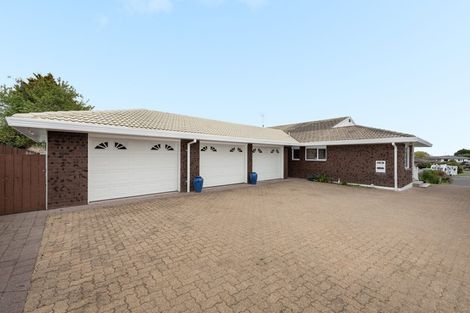 Photo of property in 16 Randell Place, Te Puke, 3119