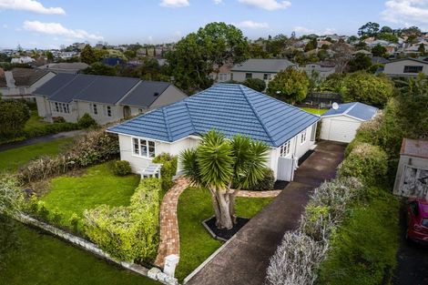 Photo of property in 1 Massey Avenue, Greenlane, Auckland, 1061