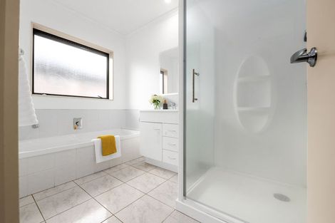 Photo of property in 11 Shrule Place, Huntington, Hamilton, 3210