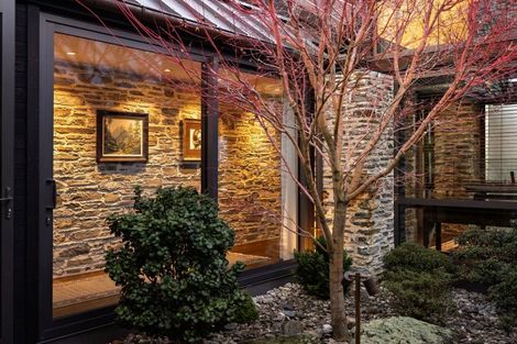 Photo of property in 31 Hackett Road, Jacks Point, Queenstown, 9371