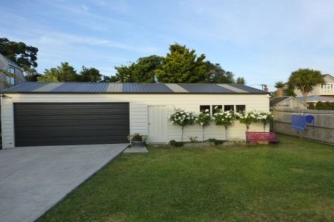 Photo of property in 2 Creamer Avenue, Belmont, Auckland, 0622