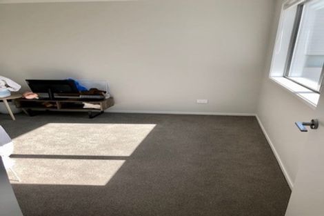 Photo of property in 1a Pavola Grove, Glenfield, Auckland, 0629