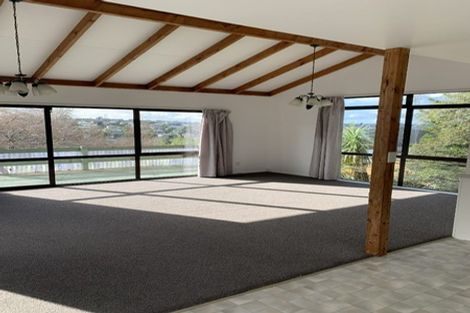 Photo of property in 1/11 Helicon Place, Totara Vale, Auckland, 0629