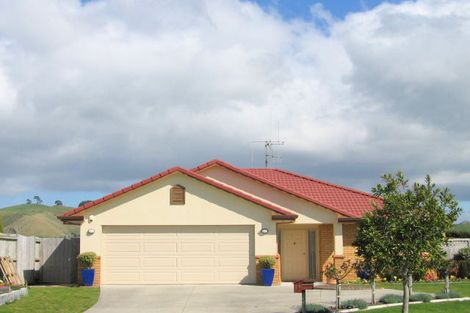 Photo of property in 28 Mcleod Place, Papamoa Beach, Papamoa, 3118