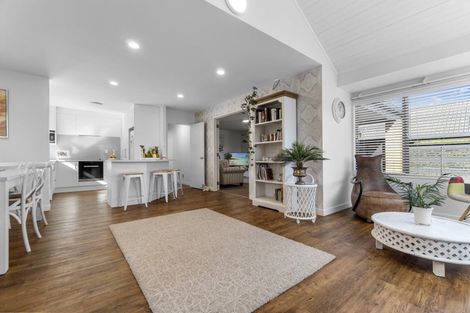 Photo of property in 32 Madill Road, St Andrews, Hamilton, 3200