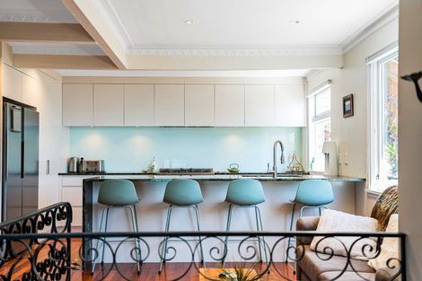 Photo of property in 62 Evans Bay Parade, Roseneath, Wellington, 6021