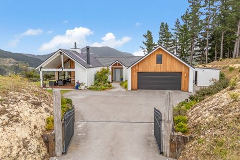 Photo of property in 49 Crest Road, Akatarawa, Upper Hutt, 5372