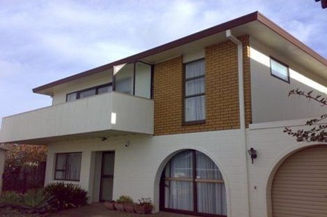 Photo of property in 2/44 Raleigh Road, Northcote, Auckland, 0627