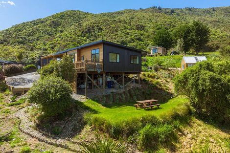 Photo of property in 30 Waimarama Street, Waikawa, Picton, 7220