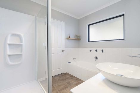 Photo of property in 30 Waipuna Grove, Welcome Bay, Tauranga, 3112