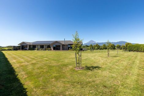 Photo of property in 917 Carrington Road, Hurworth, New Plymouth, 4371