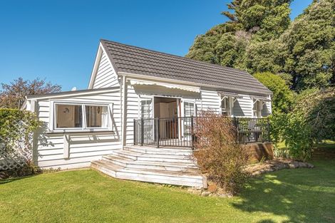 Photo of property in 110 Weraroa Road, Waverley, 4510