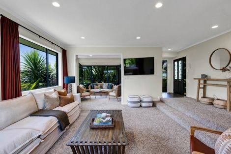 Photo of property in 15 Del Mar Place, Merrilands, New Plymouth, 4312