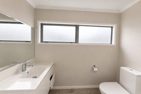 Photo of property in 9 Lisa Rise, Half Moon Bay, Auckland, 2012