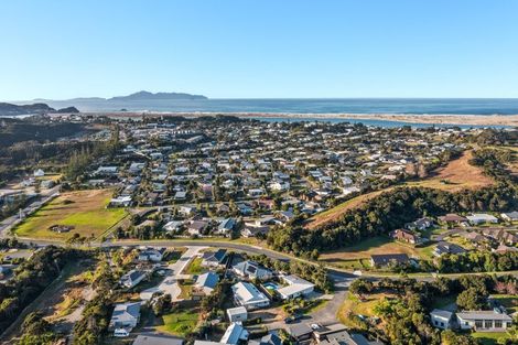 Photo of property in 2 Taimoana Close, Mangawhai Heads, Mangawhai, 0505