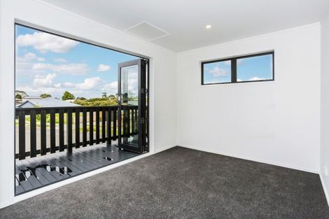 Photo of property in 16 Tahuna Minhinnick Drive, Glenbrook, 2681