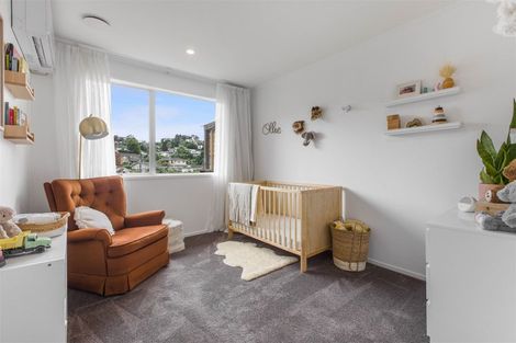 Photo of property in 1/12 Wanita Place, Totara Vale, Auckland, 0629