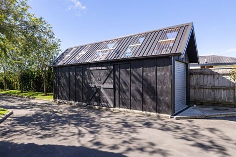 Photo of property in 33 Royal Oak Drive, Kelvin Grove, Palmerston North, 4414