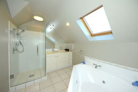 Photo of property in 5 Arundel Gate, Avonhead, Christchurch, 8042