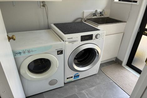 Photo of property in 2/6 Fernlea Rise, Bayview, Auckland, 0629