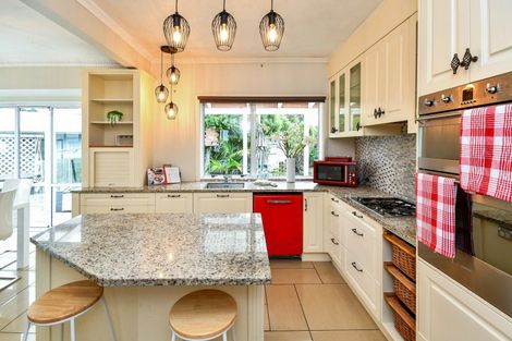 Photo of property in 3 Trentham Road, Papakura, 2110