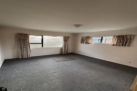 Photo of property in 1/64 Aviemore Drive, Highland Park, Auckland, 2010