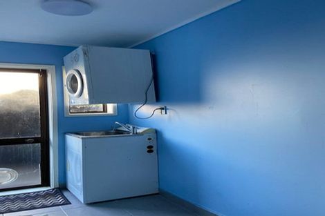 Photo of property in 1/10 Newburn Road, Waiake, Auckland, 0630