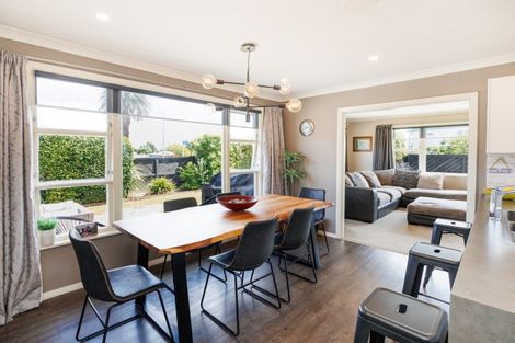 Photo of property in 2 Anzio Place, Awapuni, Palmerston North, 4412