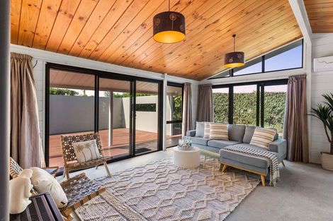 Photo of property in 10 Jane Street, Waikanae Beach, Waikanae, 5036