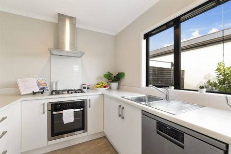 Photo of property in 10 Regiment Road, Papakura, 2110