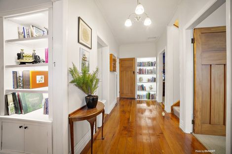 Photo of property in 14 Milne Terrace, Island Bay, Wellington, 6023