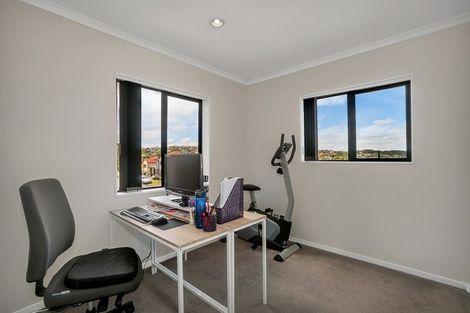 Photo of property in 10 Chieftain Rise, Goodwood Heights, Auckland, 2105