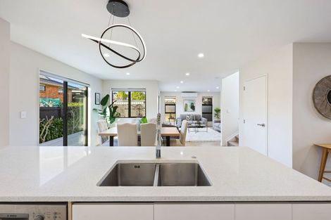 Photo of property in 33a Jillteresa Crescent, Half Moon Bay, Auckland, 2012