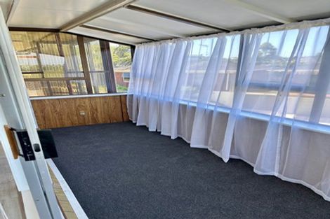 Photo of property in 2/23 Waitemata Road, Hauraki, Auckland, 0622