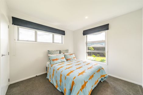 Photo of property in 77 Sunstone Crescent, Timberlea, Upper Hutt, 5018