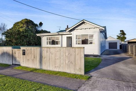 Photo of property in 28 Disraeli Street, Hawera, 4610