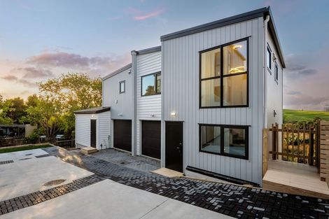 Photo of property in 1/1088 Beach Road, Torbay, Auckland, 0630