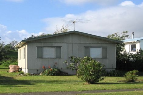 Photo of property in 25 Eruini Street, Waikanae Beach, Waikanae, 5036