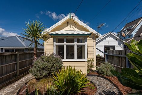 Photo of property in 36 Apu Crescent, Lyall Bay, Wellington, 6022