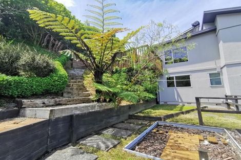 Photo of property in 41 Dress Circle, Newlands, Wellington, 6037