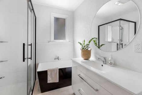 Photo of property in 37 Waterloo Crescent, Hokowhitu, Palmerston North, 4410