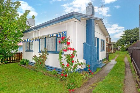 Photo of property in 2 Cochrane Street, Elgin, Gisborne, 4010