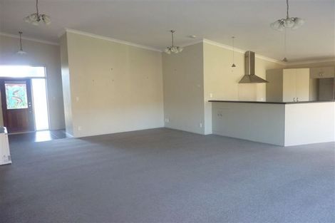 Photo of property in 2 Lakemere Way, Kinloch, Taupo, 3377