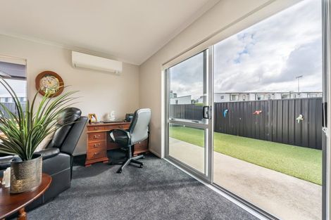 Photo of property in 14 Passchendaele Grove, Trentham, Upper Hutt, 5018