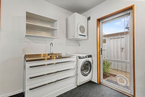 Photo of property in 2/3 Creyke Road, Ilam, Christchurch, 8041