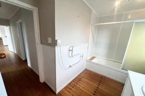 Photo of property in 5 Kokiri Street, Te Atatu South, Auckland, 0610