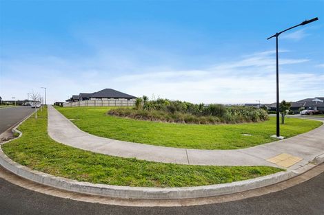 Photo of property in 70 Twin Parks Rise, Papakura, 2110