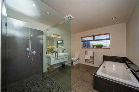 Photo of property in 396 Upland Road, Tarurutangi, New Plymouth, 4372