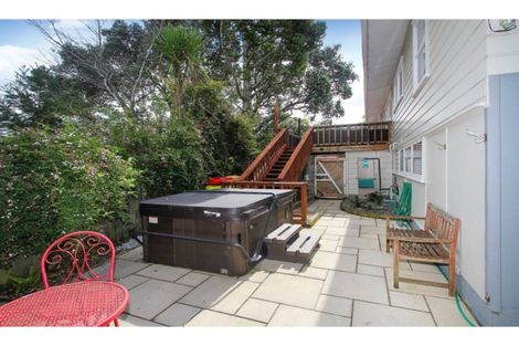 Photo of property in 28 Kauri Road, Birkenhead, Auckland, 0626