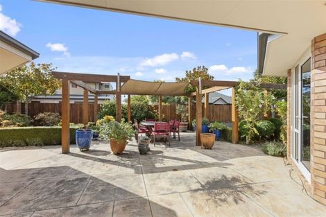 Photo of property in 18 Willowview Drive, Redwood, Christchurch, 8051